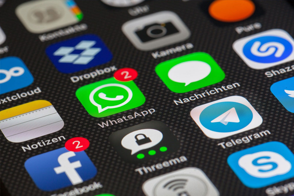 Nahaufnahme eines Smartphone-Bildschrims mit einer Übersicht verschiedener App icons